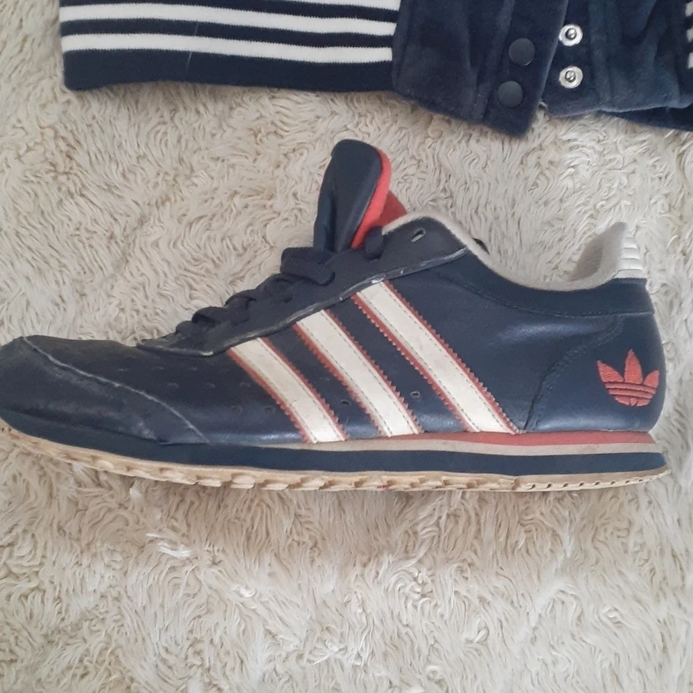 Adidas Rare Blokecore Vintage Y2K Blue Velour Short Sleeve Jacket Leather Sneaks